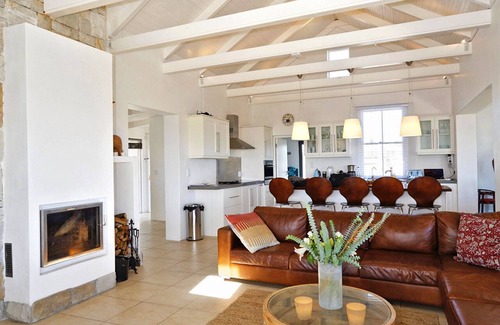 Kommetjie House | Beach House Retreat: Oceanfront Living in Eco Estate
