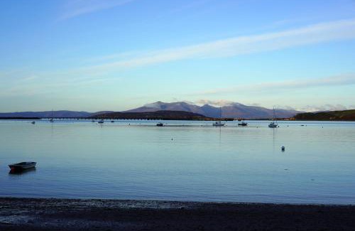 Fairlie Apartment | Coastal Retreat with Private Garden & Breathtaking Views