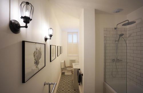 Fairlie Apartment | Coastal Retreat with Private Garden & Breathtaking Views