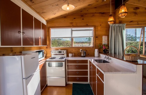Ngaio Bay Cottage | Oceanfront Beach House on the Ridge - Kaiteriteri Awaits