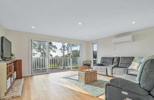 Bridport House | Family-Friendly Beach House on Bentley: Rated 9.5/10