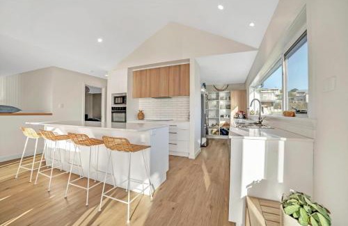 Bridport House | Family-Friendly Beach House on Bentley: Rated 9.5/10