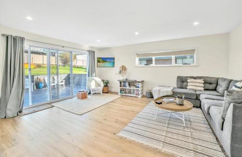 Bridport House | Family-Friendly Beach House on Bentley: Rated 9.5/10