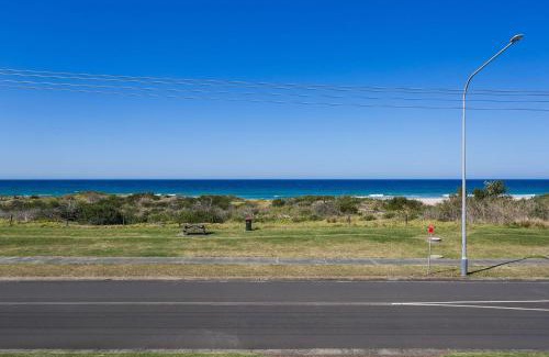 Kiama Downs House | Beach House on Jones Beach