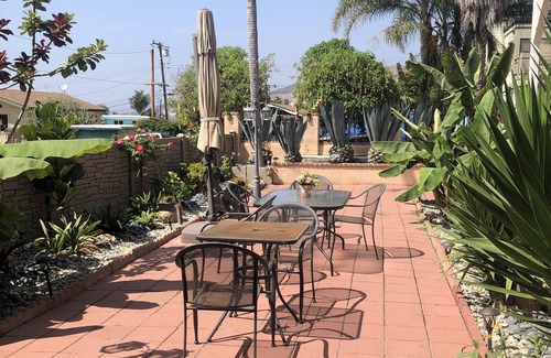 La Conchita House | Seaside Retreat with Oceanfront Views and Breakfast