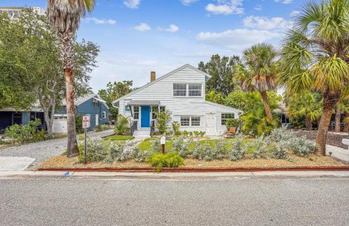 St. Pete Beach House | Beach House on the Sand: Family-Friendly with Breakfast