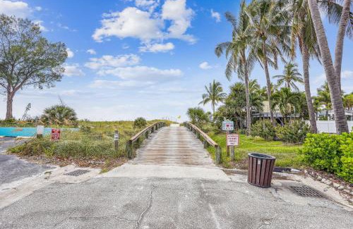 St. Pete Beach House | Beach House on the Sand: Family-Friendly with Breakfast