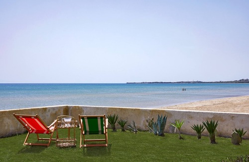 Granelli House | Family-Friendly Beach House with Ocean View & Breakfast