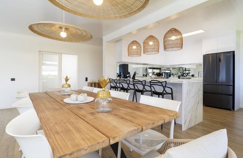 Punaauia House | Discover Beach House: Family-Friendly Bliss & Poolside Relaxation
