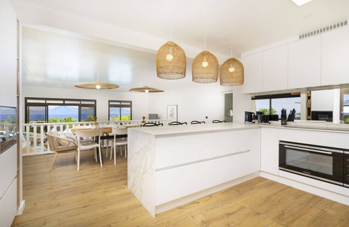 Punaauia House | Discover Beach House: Family-Friendly Bliss & Poolside Relaxation
