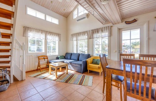 Kalajoki House | Beach House Rantadyyni 32: Oceanfront Retreat with Hot Tub