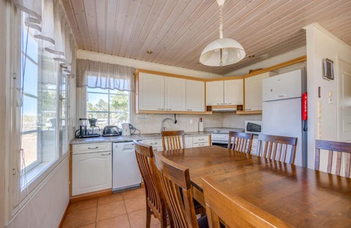 Kalajoki House | Beach House Rantadyyni 32: Oceanfront Retreat with Hot Tub