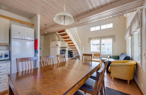 Kalajoki House | Beach House Rantadyyni 32: Oceanfront Retreat with Hot Tub