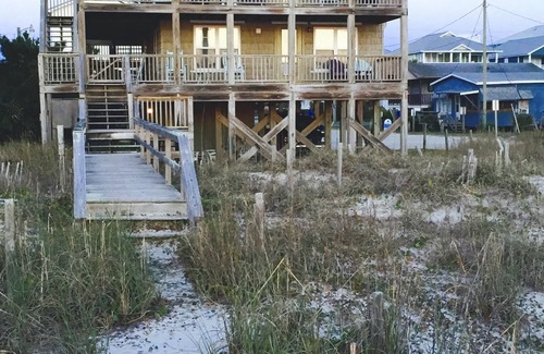 Wilmington Beach Apartment | Oceanfront Suite at Beach House: Rated 10/10 with Private Bath