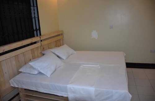 Dar es Salaam Bed & Breakfast | Beach House: Family-Friendly with Breakfast & Kitchen Access