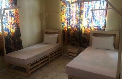 Dar es Salaam Bed & Breakfast | Beach House: Family-Friendly with Breakfast & Kitchen Access