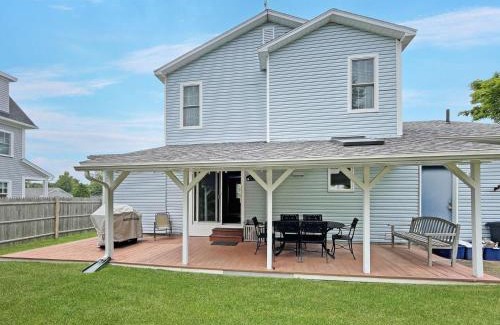 York Beach House | Beach House: Steps Away from York Beach with Hot Tub
