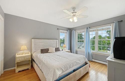 York Beach House | Beach House: Steps Away from York Beach with Hot Tub
