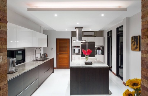 Laem Sing House | Relax at Villa Suntropic: Beach House with Ocean View