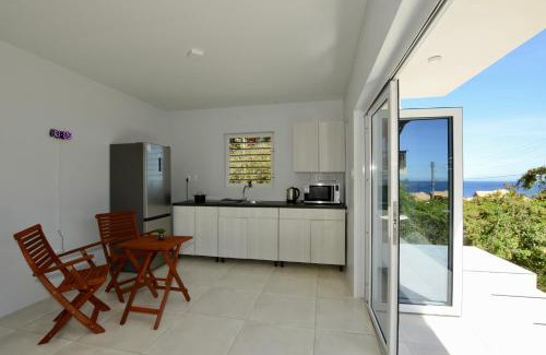 Sabana Westpunt House | Cozy Beach House Villa Santirome with Free Wifi & Parking