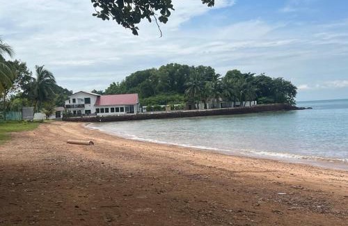 Kampung Bahasa Kapor House | Beach House WaterfrontPoolSaunaHot JacuzziWifi