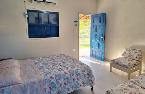 Mucuri Cottage | Pet-Friendly Beach House with Pool & Suites for Your Getaway