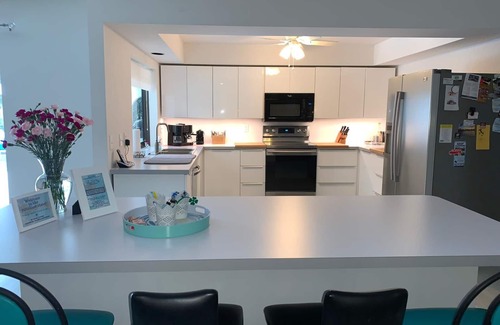 Bay Acres House | Beach-House Retreat: Electric Heated Pool & Jacuzzi Oasis