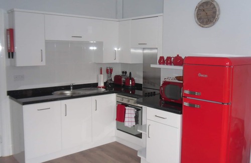 Llandudno Apartment | Beach Hut Apartment, Llandudno - Renovated with Ocean Views