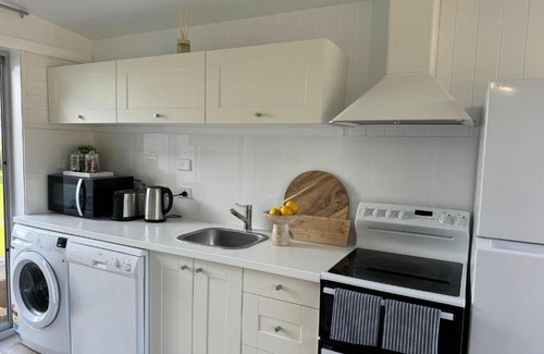 Scamander House | Cozy Beach Hut Scamander with Oceanfront Views
