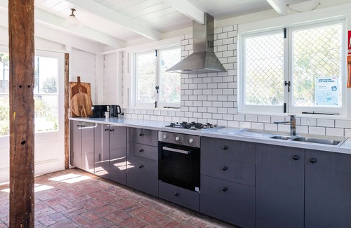 Middleton Apartment | Experience Beach Huts Middleton with Oceanfront Views