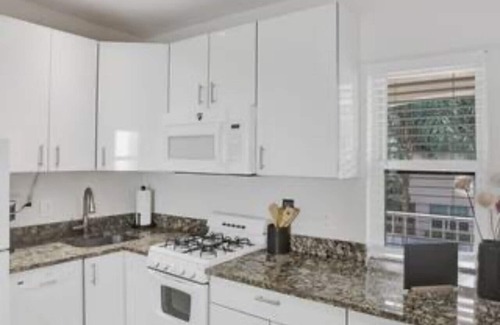 Hendricks and Venice Isles Apartment | Seaside Retreat: Modern Studio Apartment in Fort Lauderdale