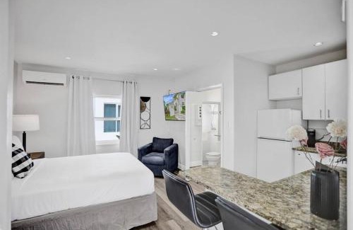 Hendricks and Venice Isles Apartment | Modern Studio Apartment Steps from Fort Lauderdale Beach