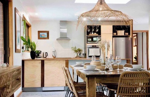 Byron Bay House | Unwind at Beach Jungle: Pool, Hot Tub & Firepit Retreat