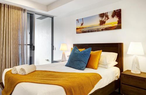 Alexandra Headland Apartment | Beach Life - 4-Star Oceanfront Apartment with Pool & Hot Tub