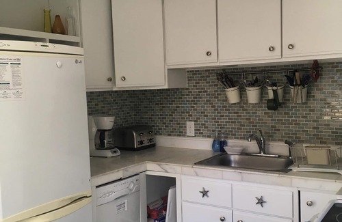 Bonnet Shores House | Experience Beach Life: Pet Friendly with Ocean Views