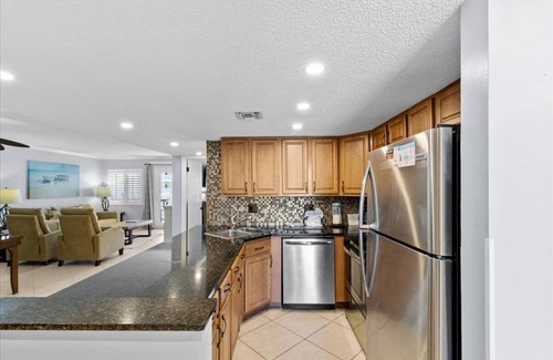 Holiday Isle Condo | Beachfront Getaway with Spectacular Ocean Views & Pool