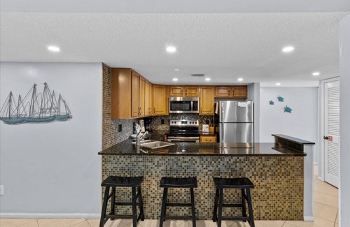 Holiday Isle Condo | Beachfront Getaway with Spectacular Ocean Views & Pool