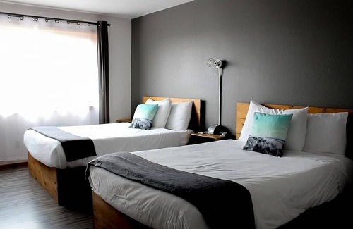 Long Beach Hotel | Beach Lover's Retreat: Indoor Pool & Relaxing Units Await