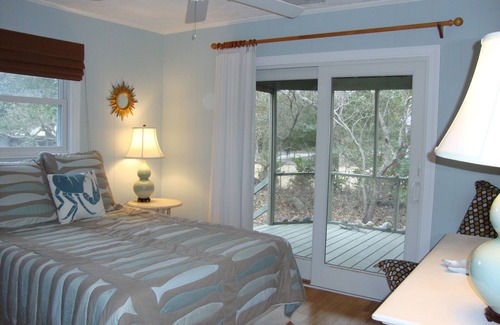 Southern Shores Cottage | Oceanfront Getaway for Beach Lovers – Rated 9.8/10!