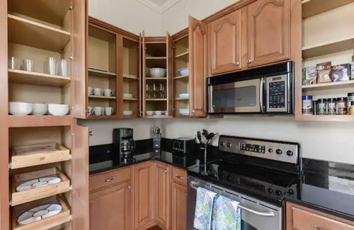 Gulfport House | Gulfport Beachside Victorian Retreat with Ocean View & Spa
