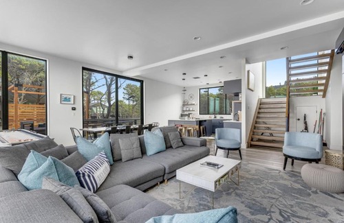 Tierra Del Mar House | Oceanfront Retreat with Hot Tub and Scenic Beach Views