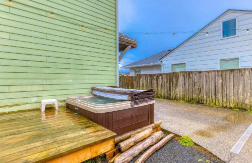Seaside House | Idyllic Beach Oasis with Hot Tub & Pet-Friendly Amenities