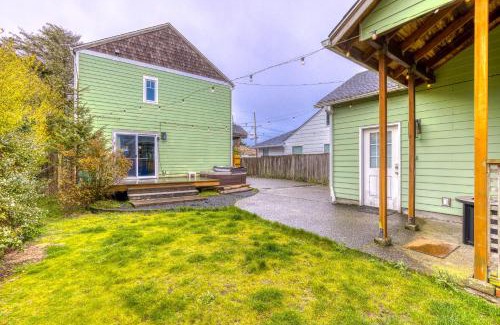 Seaside House | Idyllic Beach Oasis with Hot Tub & Pet-Friendly Amenities