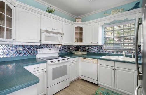 Gambier House | Ocean View Pool & King Bed - Steps from Beaches & Dining