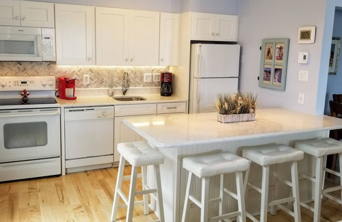 North End Condo | Oceanfront Escape: Steps to Beach & 9.8/10 Guest Rated