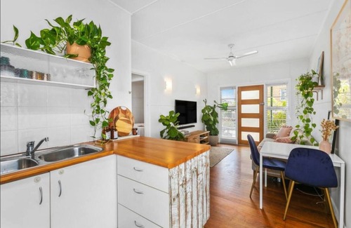 Coolangatta Apartment | Relaxing Beach Pad Steps from Kirra Beach and Airport