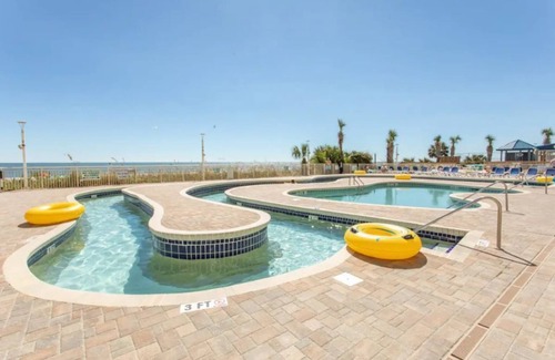 Myrtle Beach Hotel | Beach Paradise: Guest Rated 10/10 with Oceanfront Views