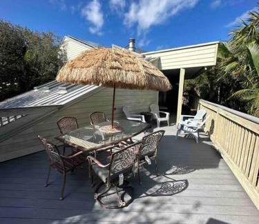 Summerplace House | Beach Paradise Getaway: 4-Star Retreat by the Ocean