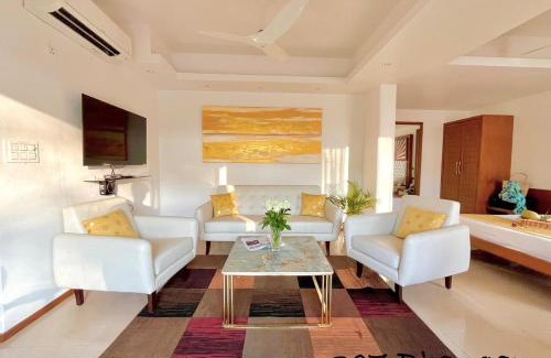 Caranzalem Hotel | Relaxing Beach Paradise with Pool & Child-Friendly Amenities