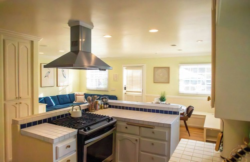 South Mission Beach Condo | Beachfront Bliss: Enjoy Mission Beach with Pet-Friendly Comfort